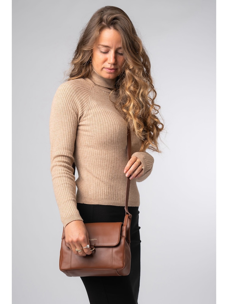Pure Luxuries London 'Cassie' Leather Crossbody Bag - Image 1 of 7