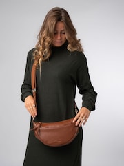 Pure Luxuries London 'Heidi' Leather Crescent Cross-Body Bag - Image 2 of 8