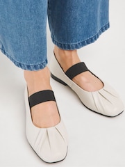 Crema - JD Williams Ruched Front Elastic Mary Jane Barre Ballerinas In Wide Fit - Imagen 4 de 4