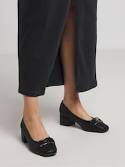 JD Williams Bajo Block Heel Trim Court Shoes In Wide Fit - Imagen 4 de 4