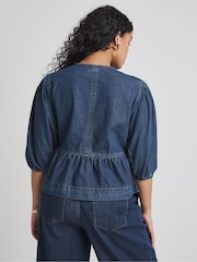 Blusa vaquera con sobrefalda y lazada frontal de Simply Be - Imagen 2 de 5
