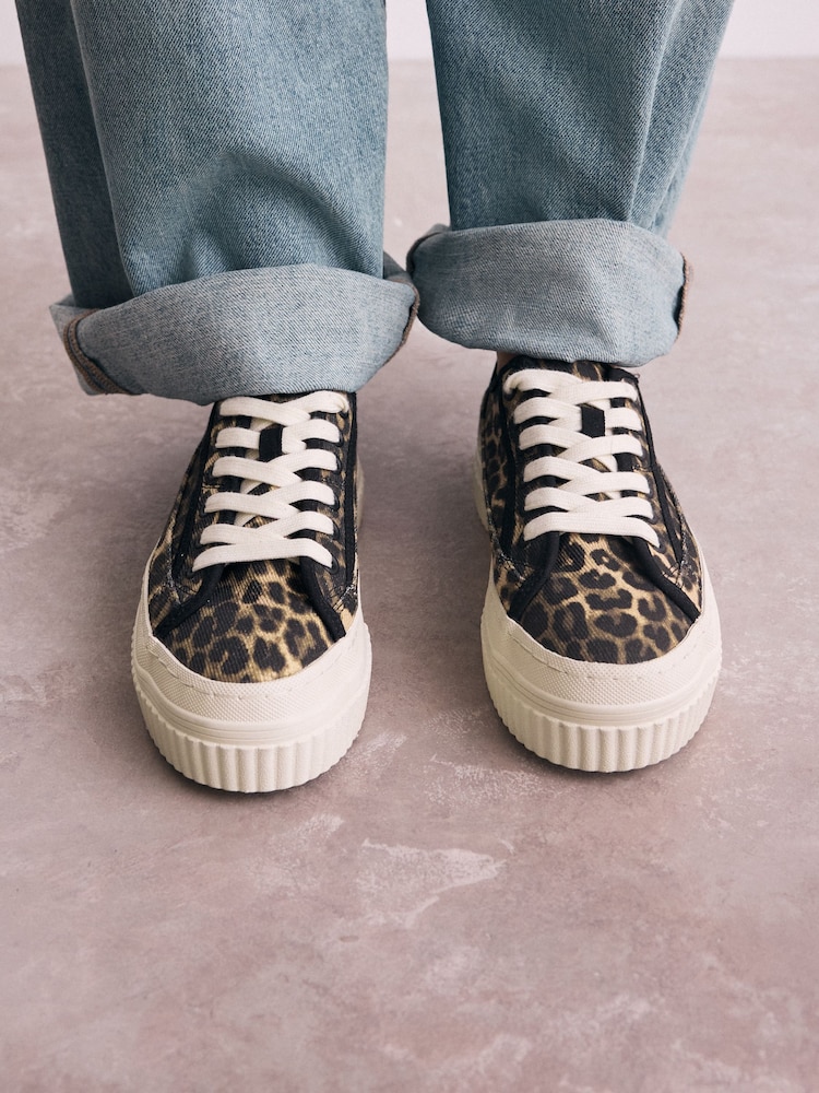 Leopardji potisk - Platneni športni copati z vezalkami in debelim podplatom Forever Comfort® - Slika 1 iz 8 Leopardji potisk - Platneni športni copati z vezalkami in debelim podplatom Forever Comfort® - Slika 1 iz 8