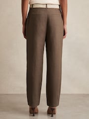 Reiss Mink Neutral Beau Linen Belted Tapered Trousers - Image 5 of 6