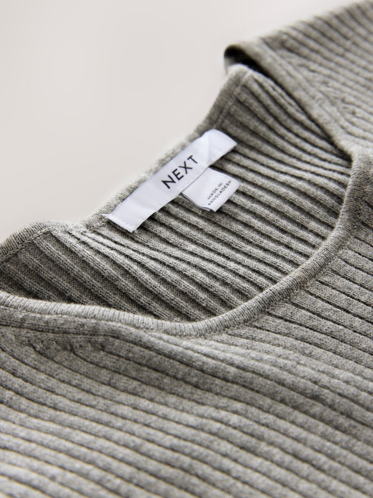 Gris - Camiseta de punto de alto contenido en algodón con cuello redondo y manga corta con diseño de canalé - Imagen 8 de 8 Gris - Camiseta de punto de alto contenido en algodón con cuello redondo y manga corta con diseño de canalé - Imagen 8 de 8
