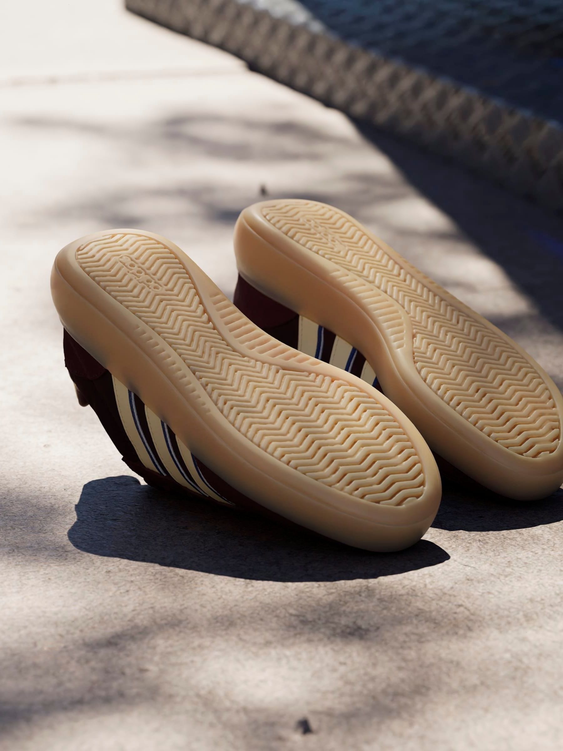 Cumpără Roșu - Pantofi sport adidas Barreda Decode from Next Romania