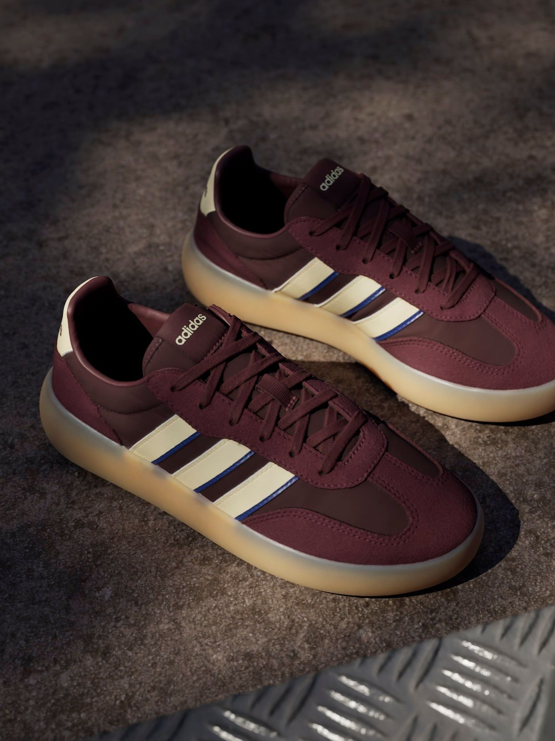 Cumpără Roșu - Pantofi sport adidas Barreda Decode from Next Romania