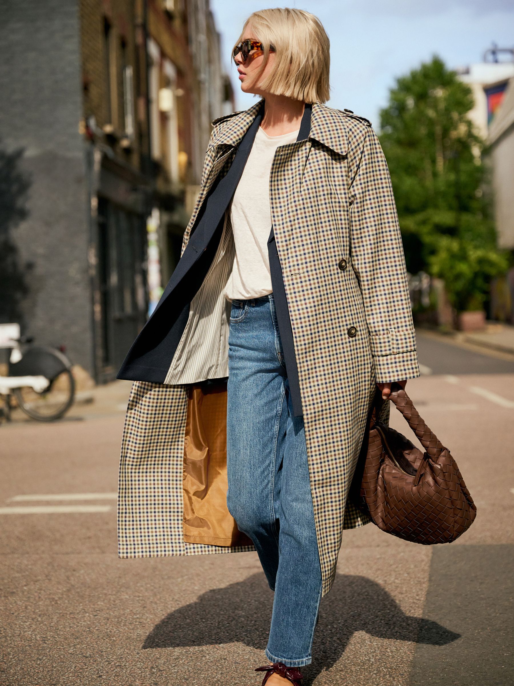 momです。 Light Wash Blue Mom Jeans (3226302) | Identity