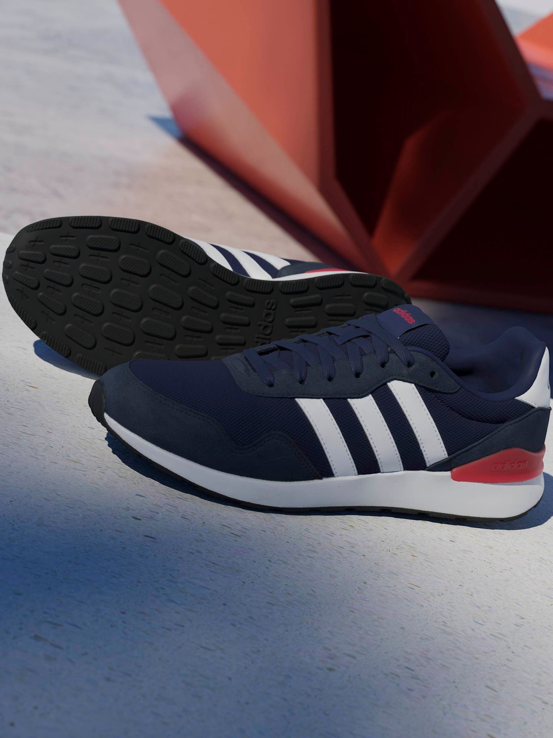 Next：日本 ブルー - adidas Run 60s 4.0 スニーカー from Next Japan