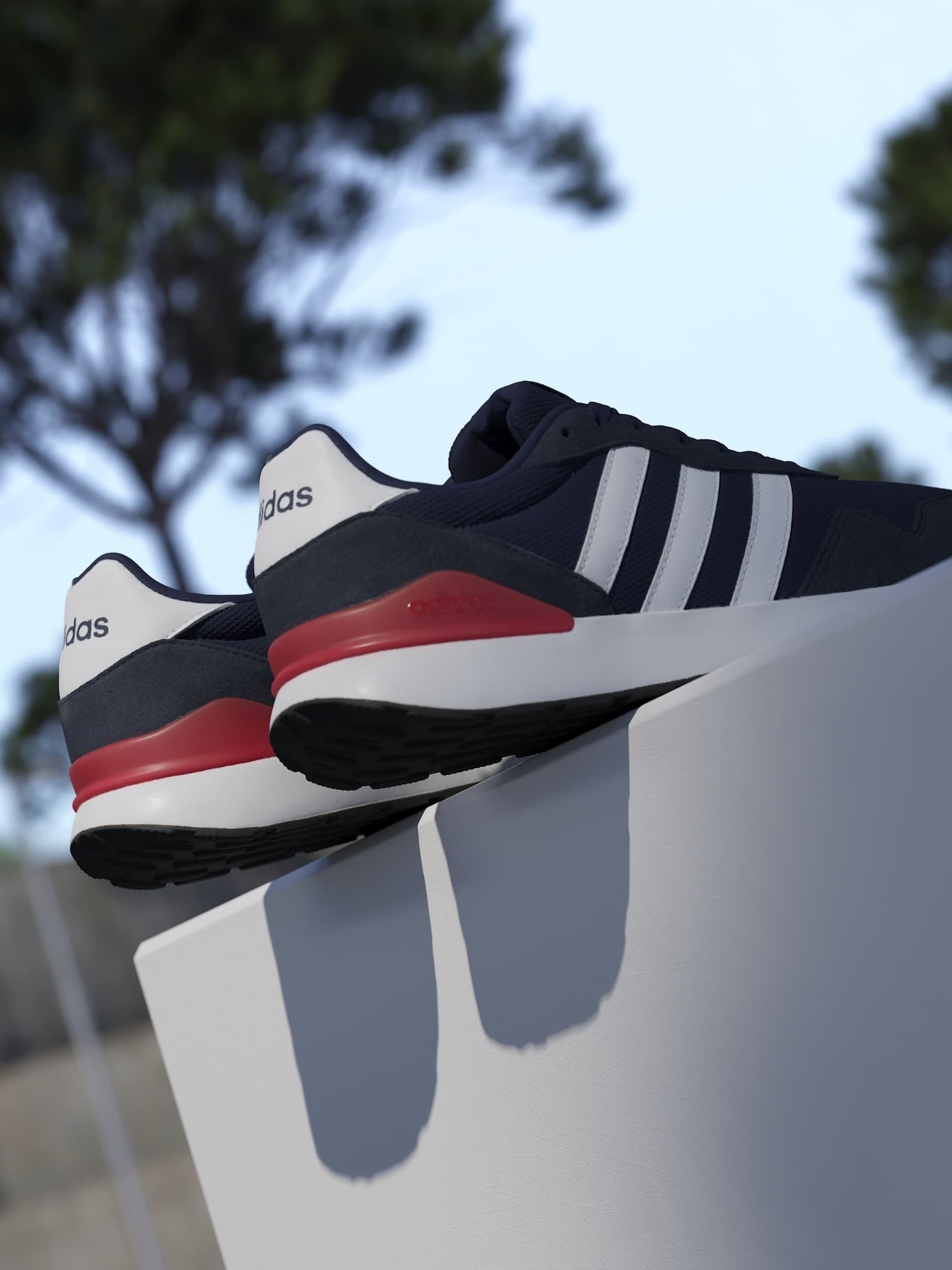 Next：日本 ブルー - adidas Run 60s 4.0 スニーカー from Next Japan