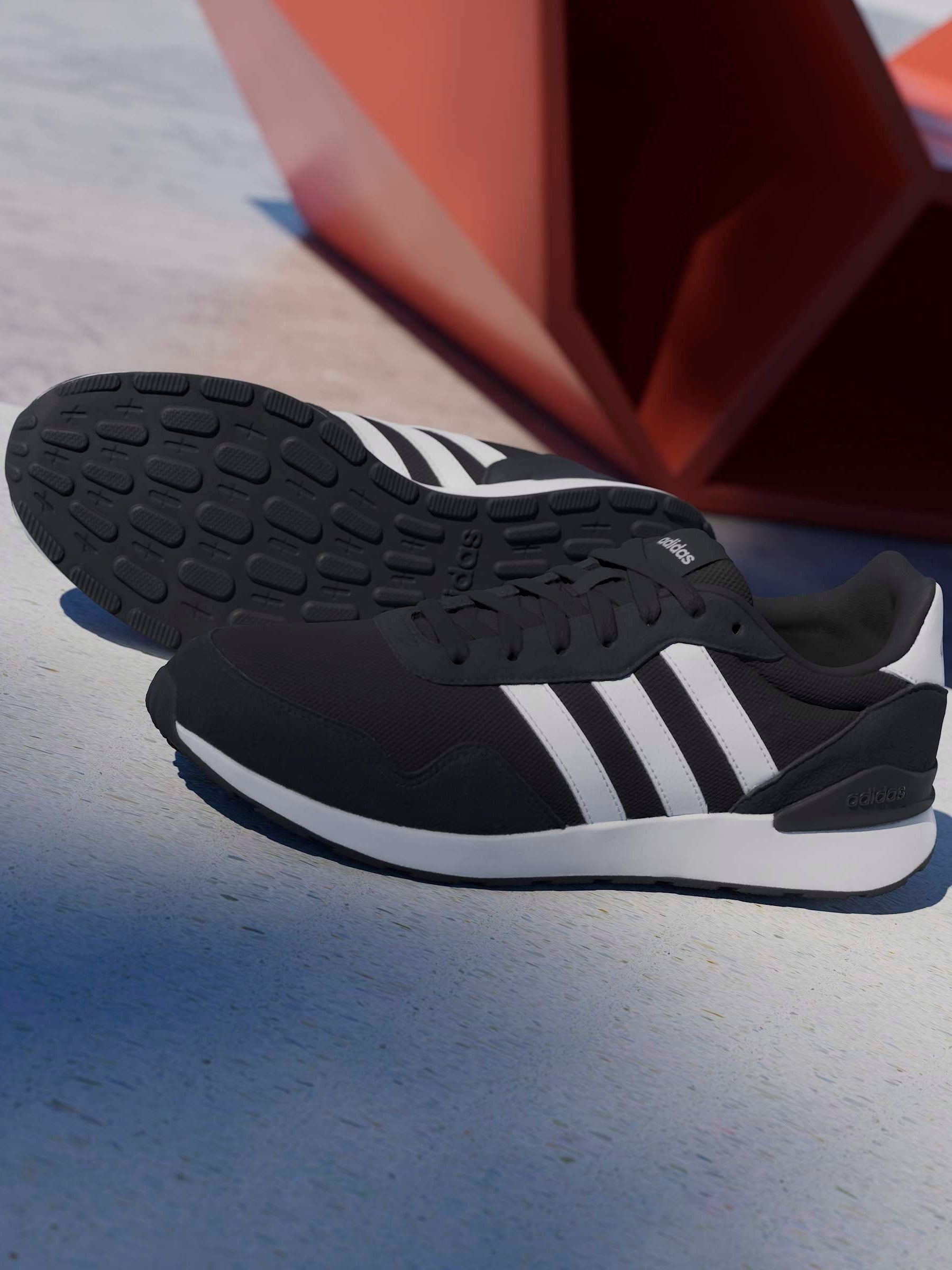 Next：日本 ブラック - adidas Run 60s 4.0 スニーカー from Next Japan