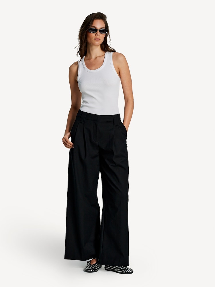 Ganni Black Mid Waist Loose Fit Pleat Trousers - Image 1 of 7
