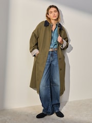 Verde cáqui - Casaco trench coat estilo heirtage com abotoamento simples e gola contrastante - Imagem 1 de 9