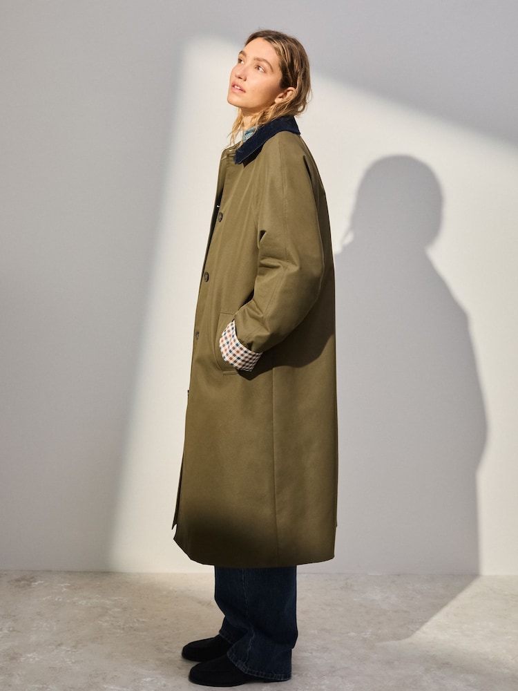 Verde cáqui - Casaco trench coat estilo heirtage com abotoamento simples e gola contrastante - Imagem 2 de 9