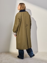 Verde cáqui - Casaco trench coat estilo heirtage com abotoamento simples e gola contrastante - Imagem 3 de 9