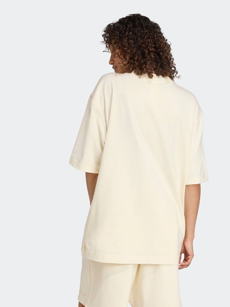 Luz marrom - Camiseta oversize adidas Originals Essentials Linear - Imagem 2 de 6