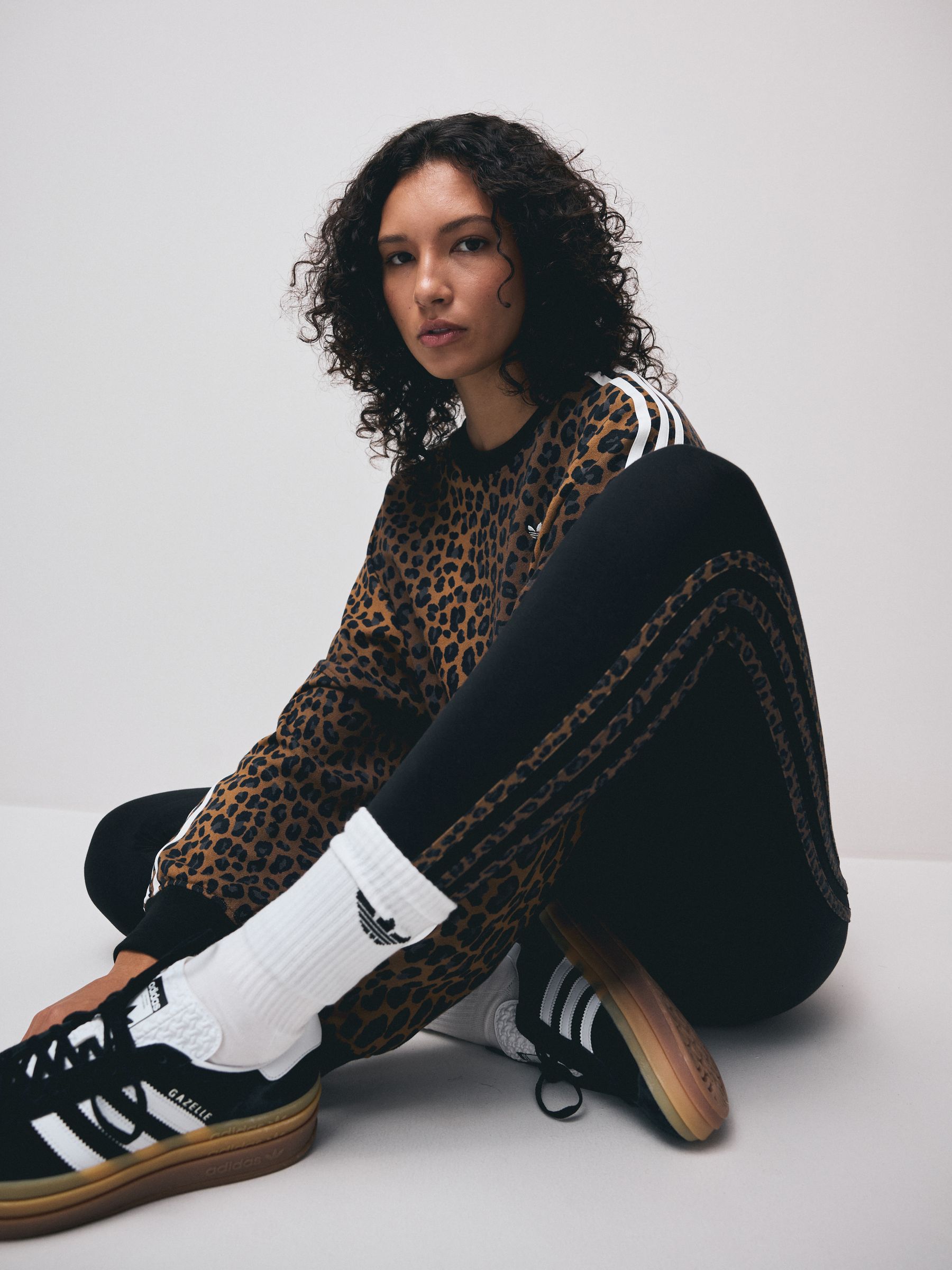 Next：日本 adidas Originals ヒョウ柄 3-ストライプ レギンス from