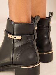 Lipsy Block Heel Faux Leather Lock Strap Ankle Boots - Imagen 4 de 4