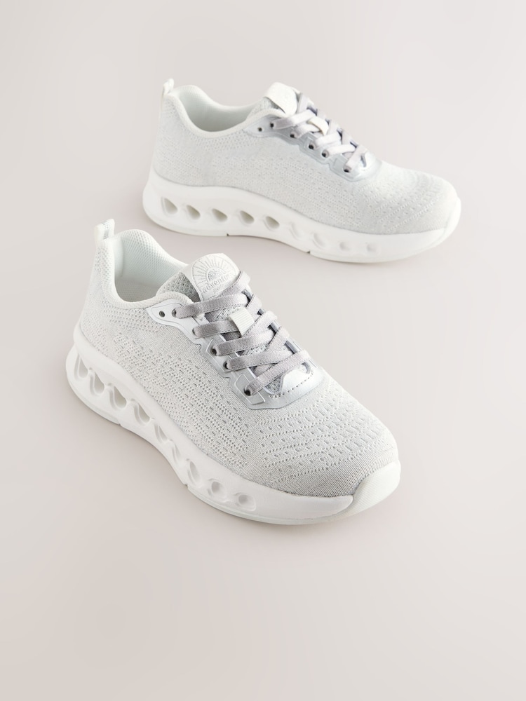 Grau - Sportschuhe mit elastischer Schnürung für die Schule - Bild 1 von 5 Grau - Sportschuhe mit elastischer Schnürung für die Schule - Bild 1 von 5