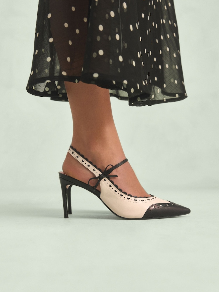 črna/bela - Tabitha Simmons x Next Josephine Leather Point Toe Bow Brogue Detail Slingback Shoes - Slika 1 iz 11 črna/bela - Tabitha Simmons x Next Josephine Leather Point Toe Bow Brogue Detail Slingback Shoes - Slika 1 iz 11