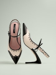 črna/bela - Tabitha Simmons x Next Josephine Leather Point Toe Bow Brogue Detail Slingback Shoes - Slika 9 iz 11