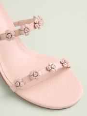 Rosa claro - Tabitha Simmons x Next Flora Leather Double Flower Detail Heel Mules - Imagen 3 de 5