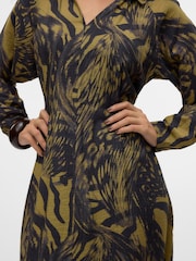 VERO MODA Green Printed Button Down Maxi Shirt Dress - Image 4 of 5