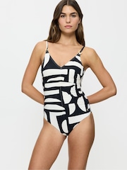 Triumph Summer Allure Wired White Swimsuit - Imagen 1 de 5