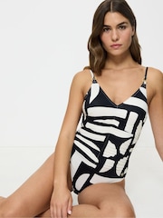 Triumph Summer Allure Wired White Swimsuit - Imagen 4 de 5