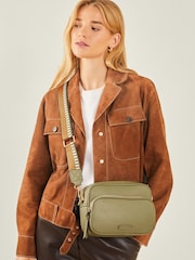 Grün - Accessorize – Kameratasche mit zwei Reißverschlüssen - Bild 1 von 5