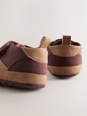 Marrón chocolate - Zapatillas de deporte con cordoneras elásticas con cierre de velcro de chevron para bebé (0-2 meses) - Imagen 5 de 5