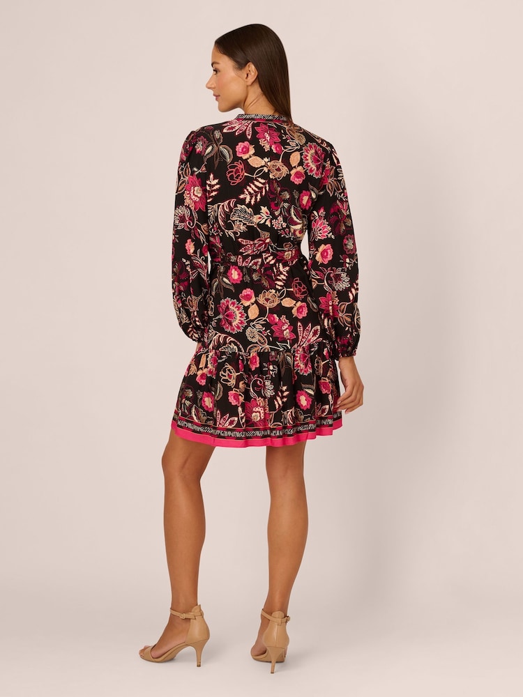 Vestido corto negro estampado Adrianna de Adrianna Papell - Imagen 2 de 7