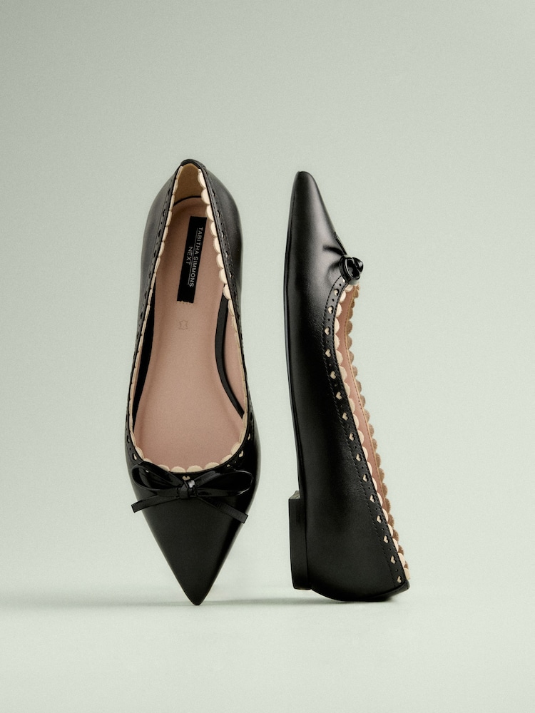 črna - Tabitha Simmons x Next Emilia Leather Point Toe Bow Brogue Detail Ballerina - Slika 1 iz 4