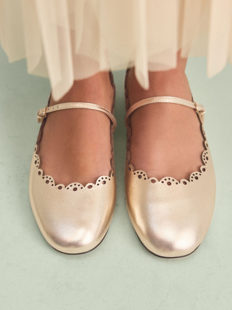 Dourado - Sapatos Mary Jane de couro Tabitha Simmons x Next Elfie Scalloped - Imagem 1 de 10