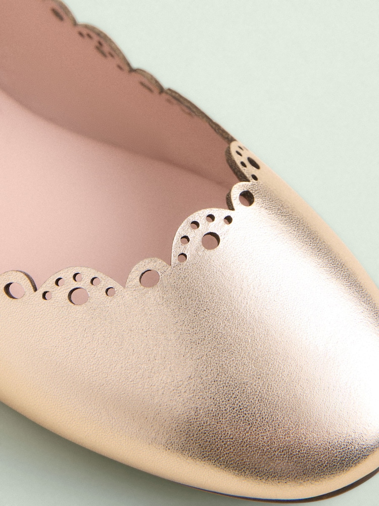 Dourado - Sapatos Mary Jane de couro Tabitha Simmons x Next Elfie Scalloped - Imagem 10 de 10