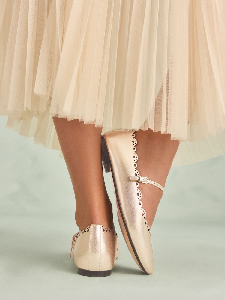 Dourado - Sapatos Mary Jane de couro Tabitha Simmons x Next Elfie Scalloped - Imagem 2 de 10
