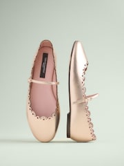 Dourado - Sapatos Mary Jane de couro Tabitha Simmons x Next Elfie Scalloped - Imagem 6 de 10