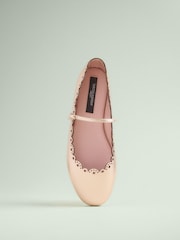 Dourado - Sapatos Mary Jane de couro Tabitha Simmons x Next Elfie Scalloped - Imagem 7 de 10