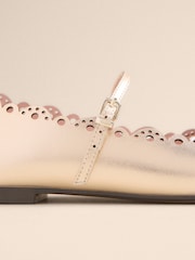 Dourado - Sapatos Mary Jane de couro Tabitha Simmons x Next Elfie Scalloped - Imagem 8 de 10