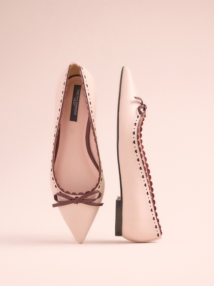 Roza kožna - Tabitha Simmons x Next Emilia Leather Point Toe Bow Brogue Detail Ballerina - Slika 2 iz 5