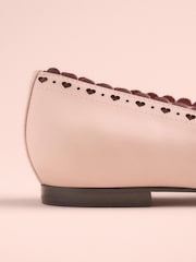 Roza kožna - Tabitha Simmons x Next Emilia Leather Point Toe Bow Brogue Detail Ballerina - Slika 5 iz 5