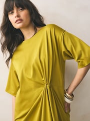 Verde oliva - Vestido midi torcido com camiseta de manga curta - Imagem 4 de 7