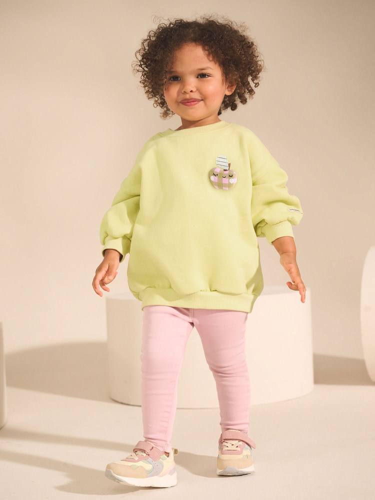 Lime Green Apple Character - سويت شيرت ياقة بحافة مستديرة (3 أشهر- 7 سنوات) - صورة 2 من 9 Lime Green Apple Character - سويت شيرت ياقة بحافة مستديرة (3 أشهر- 7 سنوات) - صورة 2 من 9
