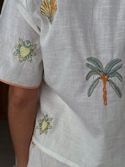 Conjunto de shorts bordados Never Fully Dressed - Imagem 5 de 5