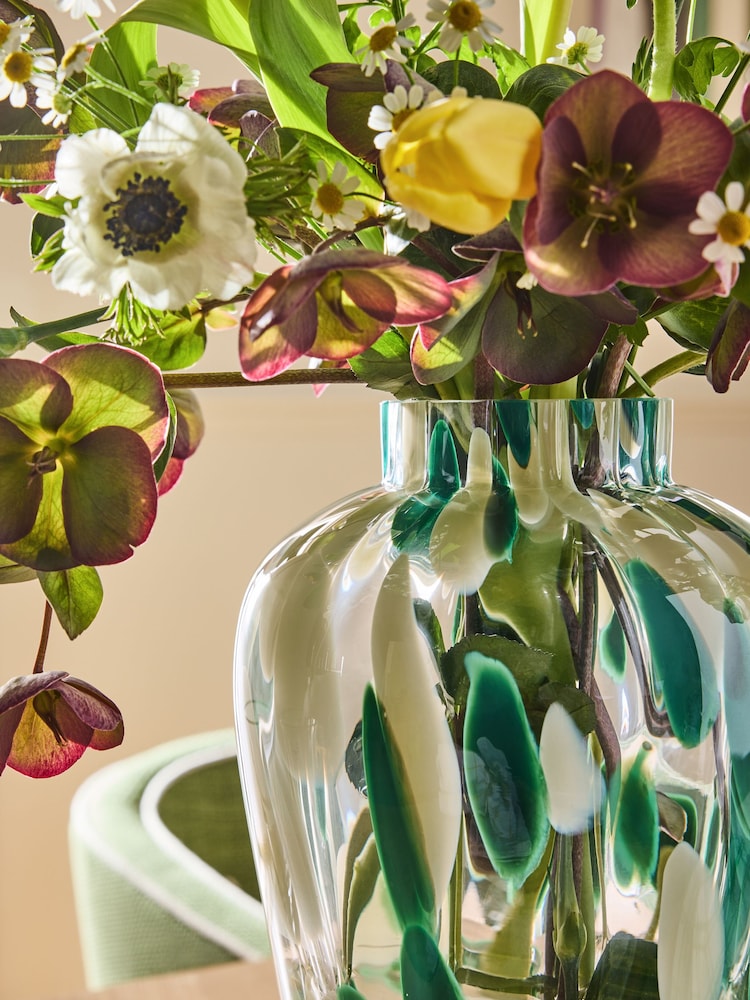 Nina Campbell Green Large Confetti Glass Vase - Image 2 of 5