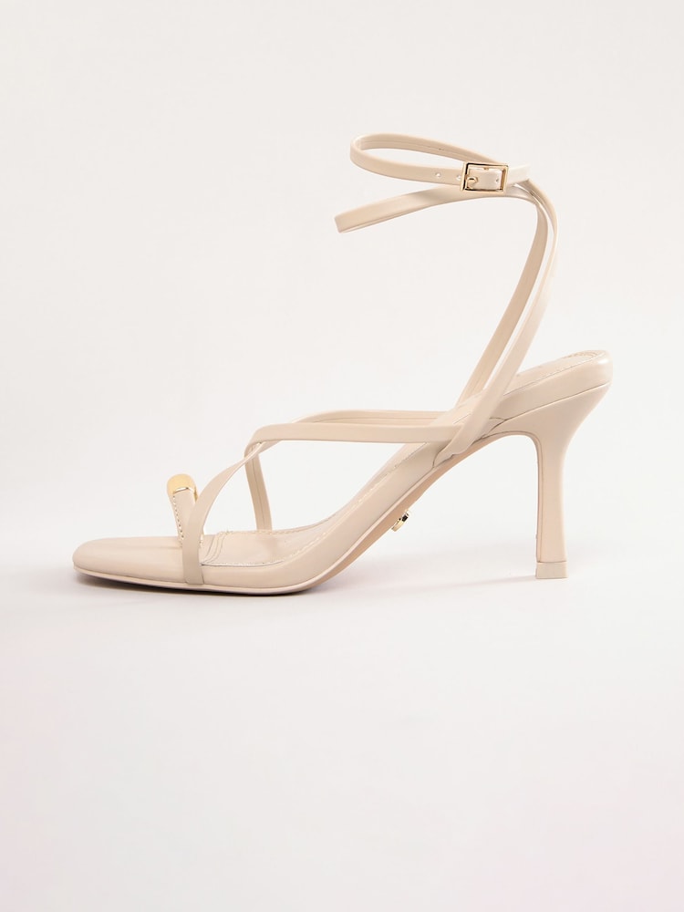 Crudo - Lipsy Alto Heeled Metal Toe Ring Faux Leather Sandals - Imagen 5 de 5 Crudo - Lipsy Alto Heeled Metal Toe Ring Faux Leather Sandals - Imagen 5 de 5