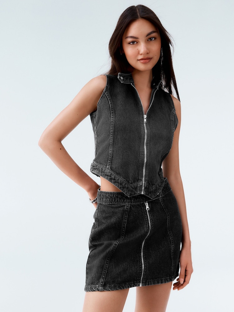 Grau - Ärmelloses Denim-Top mit durchgehendem Reißverschluss aus 100 % Baumwolle - Bild 1 von 9 Grau - Ärmelloses Denim-Top mit durchgehendem Reißverschluss aus 100 % Baumwolle - Bild 1 von 9