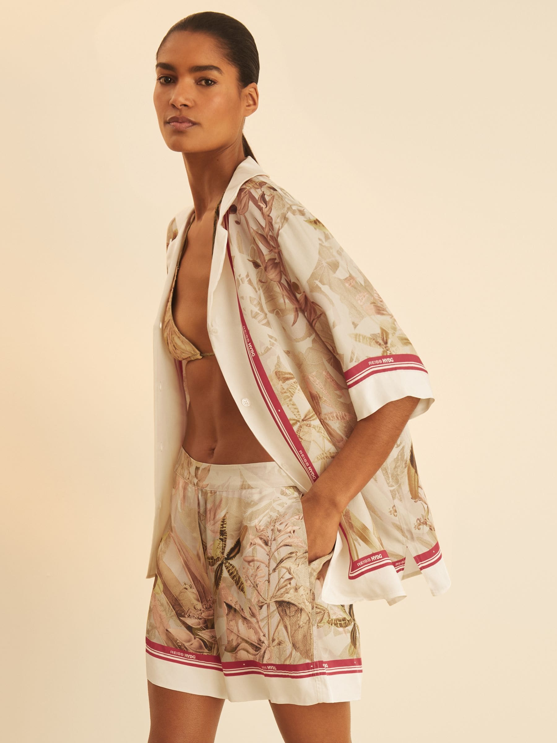【海外限定】REISSショートパンツ☆Santana Reiss | NYBG Satin Buy Reiss Light Khaki Santana Reiss | NYBG Satin Floral