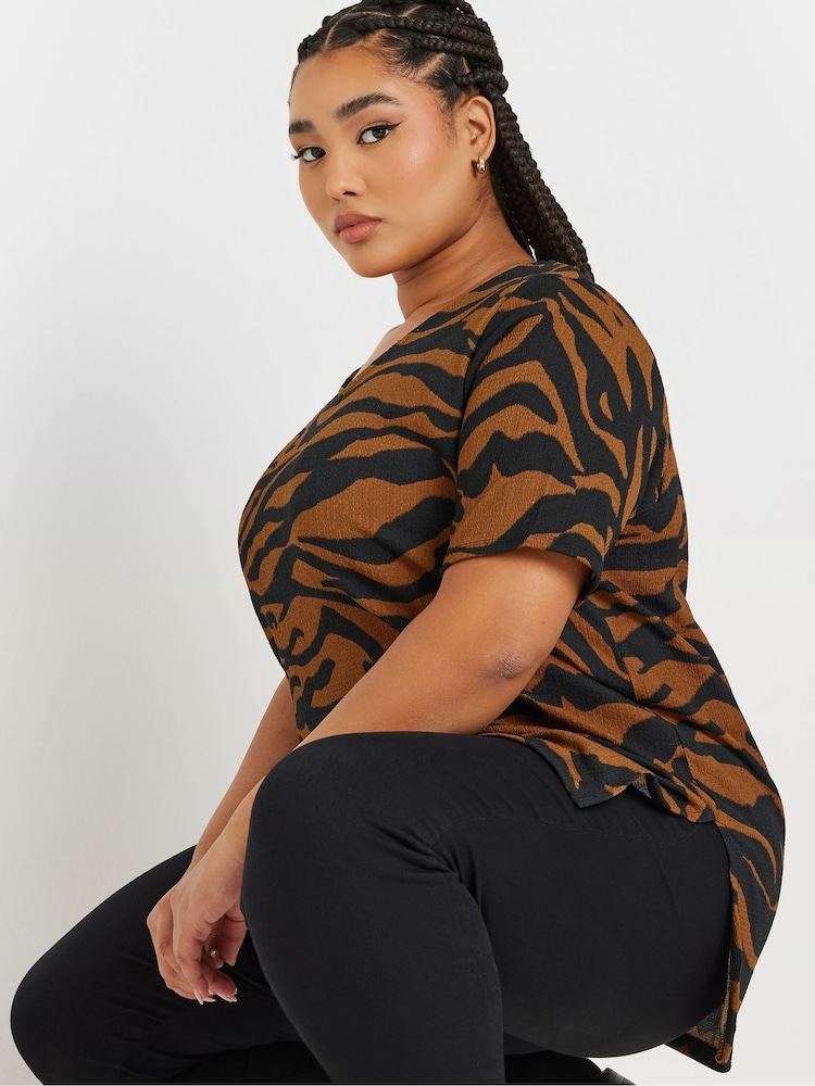 Yours Curve Black Zebra Print Textured Top - Image 4 of 5
