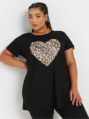 Yours Curve Leopard Heart Print T-Shirt - Bild 1 von 5