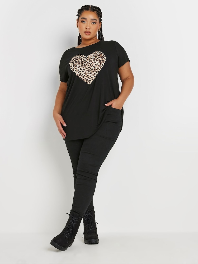 Yours Curve Leopard Heart Print T-Shirt - Bild 2 von 5